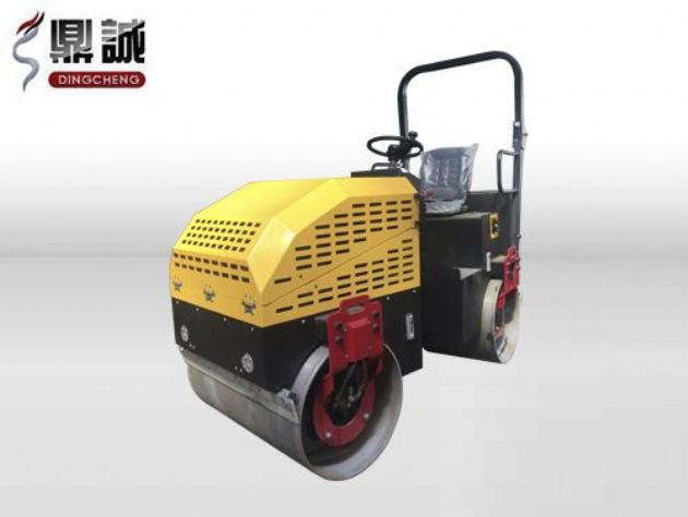 點(diǎn)擊查看詳細(xì)信息<br>標(biāo)題：2.5噸全液壓座駕式振動(dòng)壓路機(jī) 閱讀次數(shù)：15630